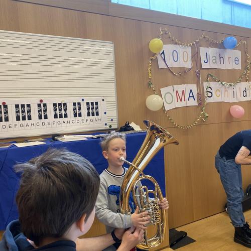 Schüler im Probelokal