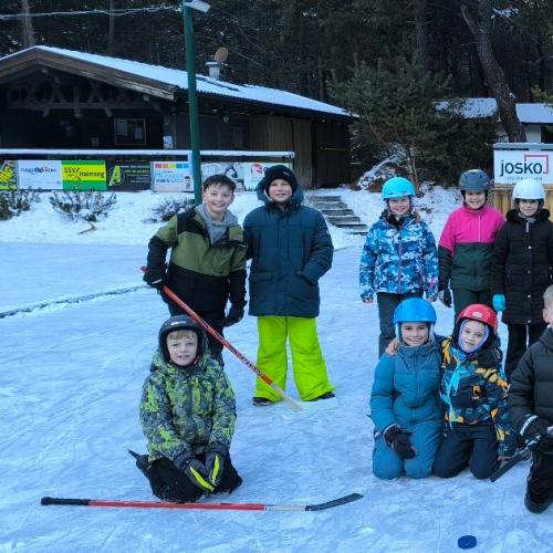 gruppenfoto am eis 4b