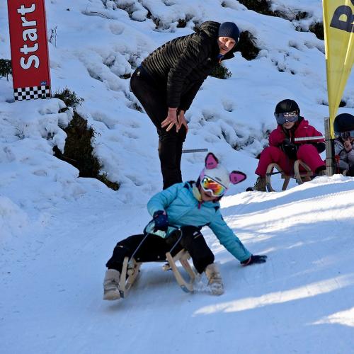 Gerald am Start mit Rodlerin