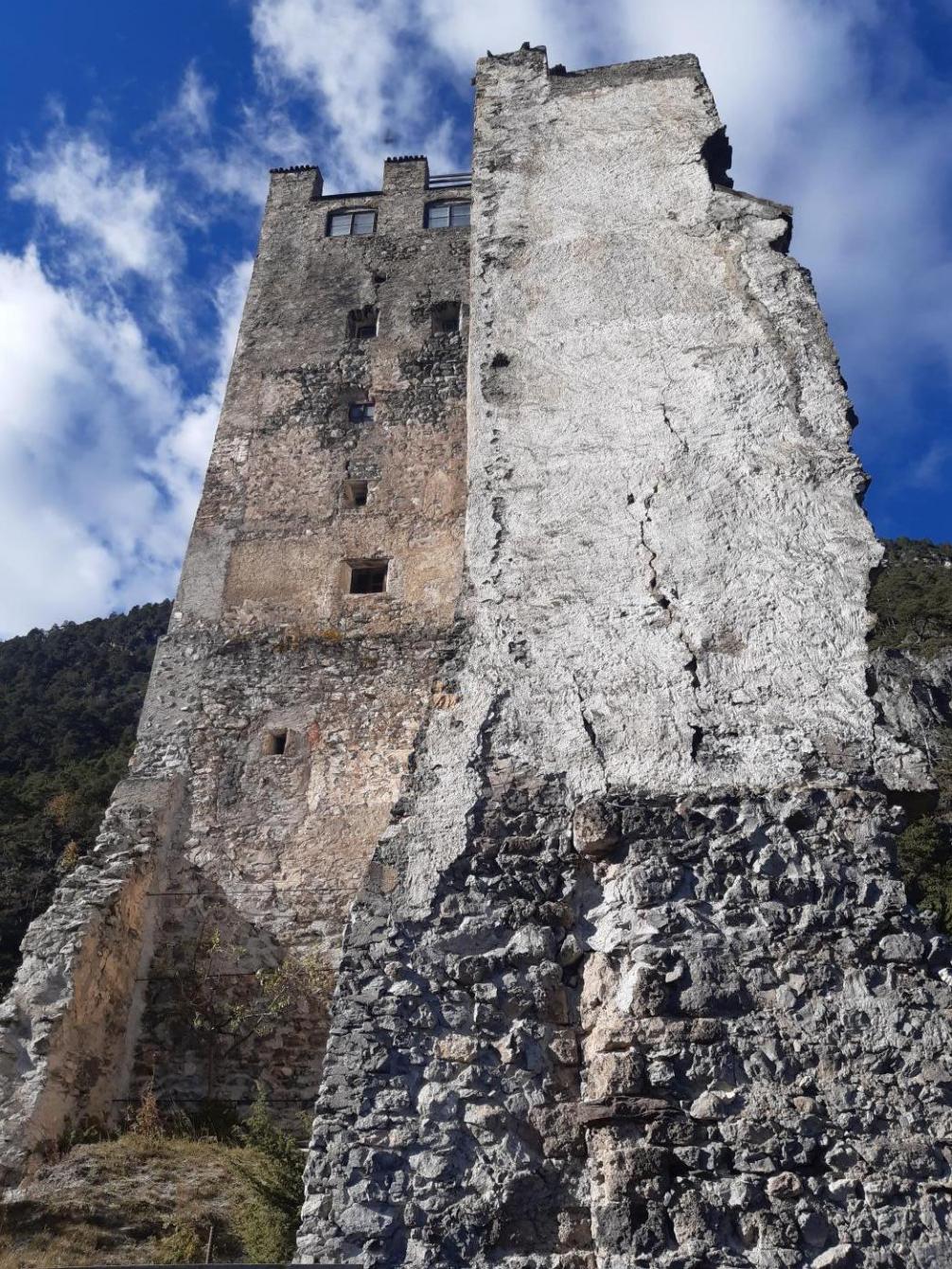 Ruine Schrofenstein
