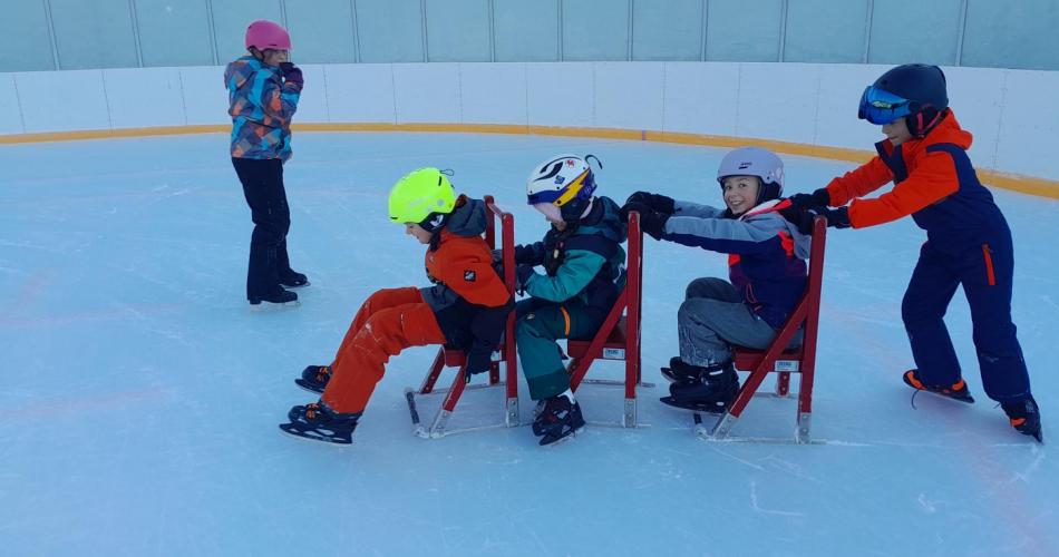 Zugfahrt am Eislaufplatz
